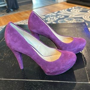 Brand new purple suede closed toe Guess pumps
